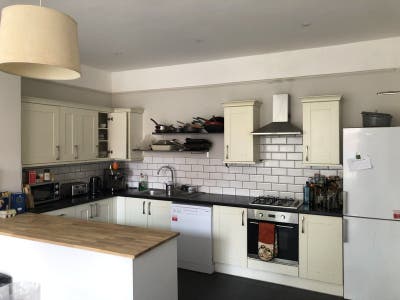 Room available in Clifton flat Main Photo