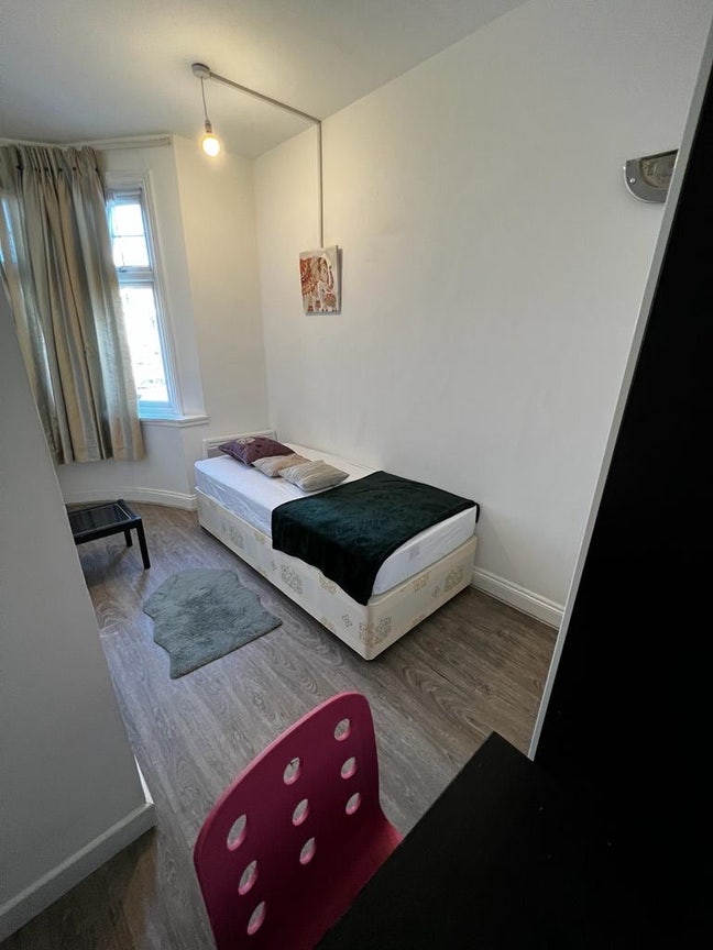 ✨🛏️ Single Room Available to Let in - Wembley Main Photo