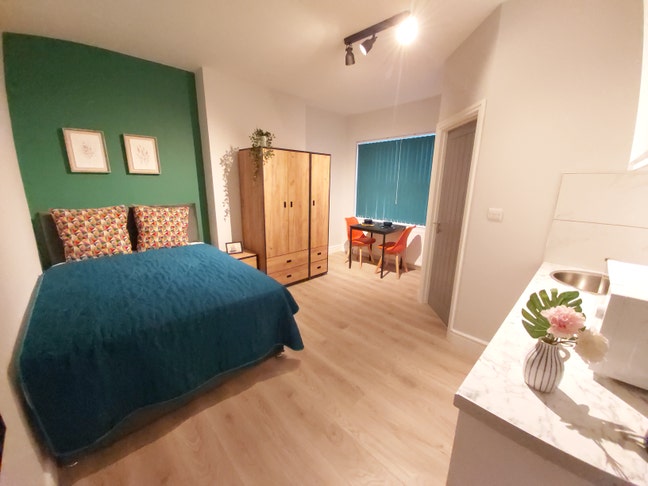 CR7 Eusuite double room, couple welcome, cleaner Main Photo