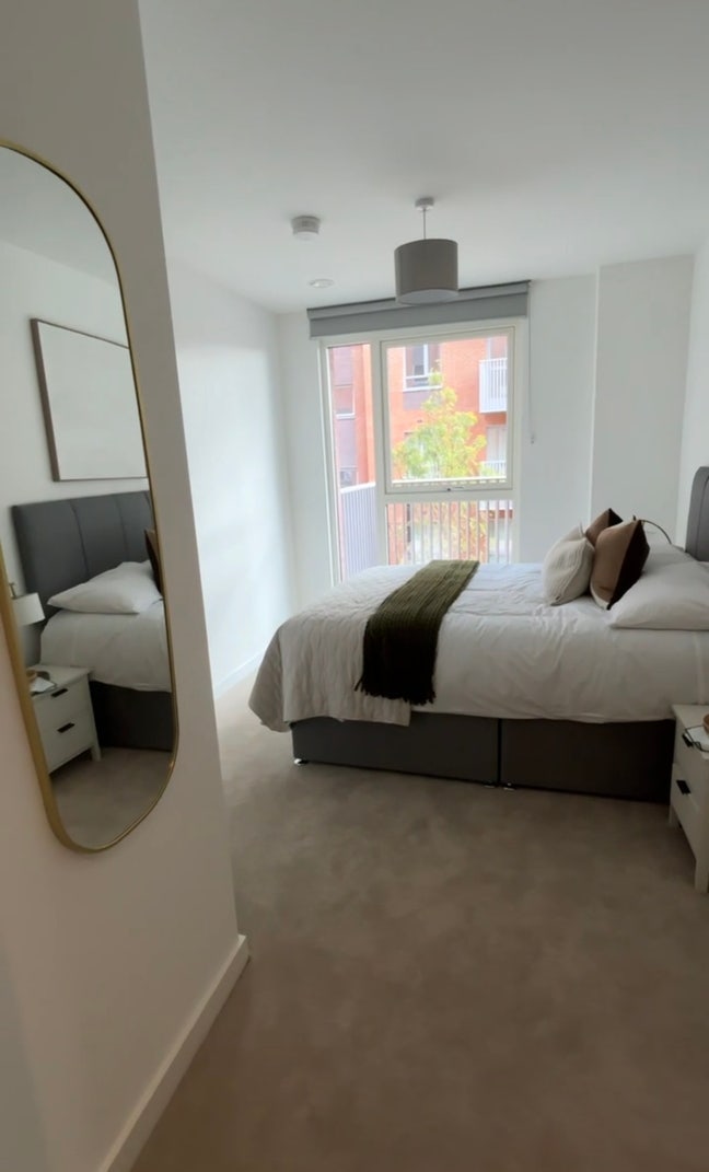 Large Double Bed En-suite in West London  Main Photo