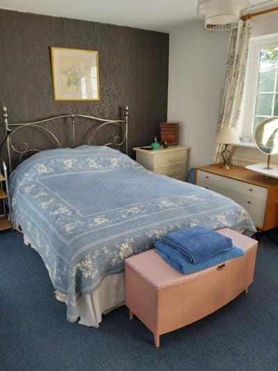 Large double, ensuite, all bills inc close to USW  Main Photo