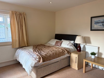En-Suite Studio Room – Nr Infirmary & Tram Main Photo