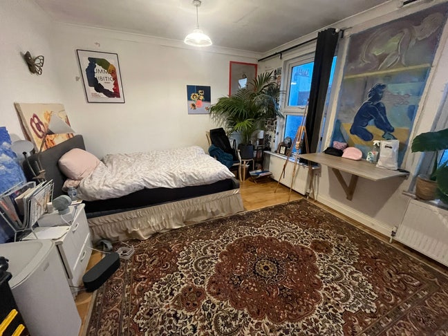 Large and sunny double bedroom near Dalston Main Photo