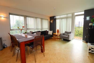 Modern 3 Beds Flat in SE10 Main Photo