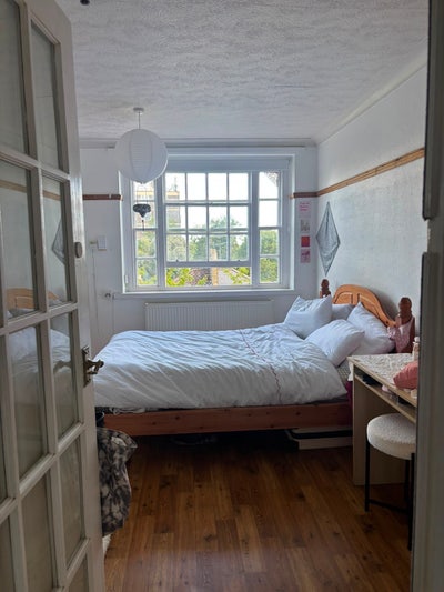 Fully furnished bright, spacious room with balcony Main Photo