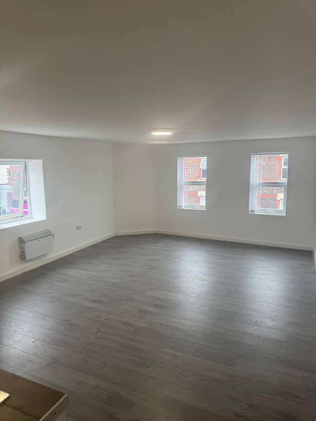 Spacious Studio Flat  Main Photo