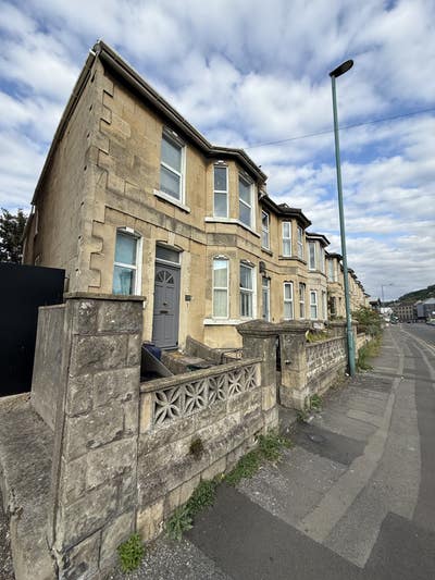 Large room available in a two-bedroom flat Main Photo
