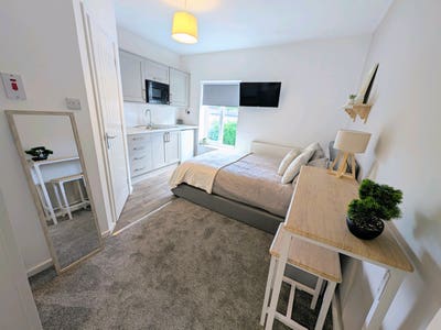 Brand new studio flats  near train station  Main Photo