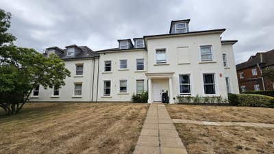 1 room for female to rent near Redhill station  Main Photo