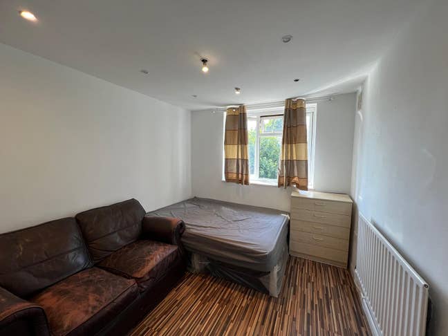 Double room to let located in London N16. Main Photo