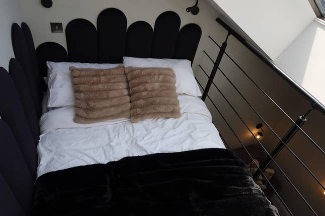 Private city centre studio with en-suite.  Main Photo