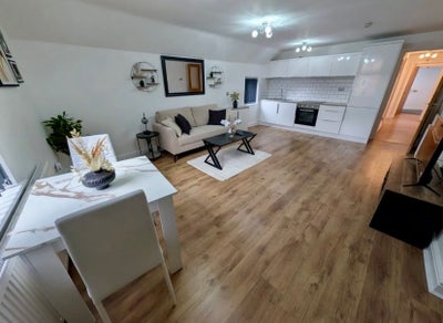 M20- 2 Bed Penthouse Available from 2nd October  Main Photo