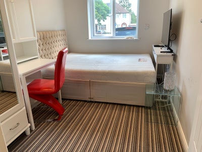 Beautiful room with ensuite toilet to let  Main Photo
