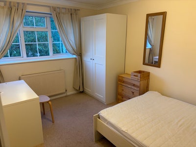 Double Room in a Large House Main Photo