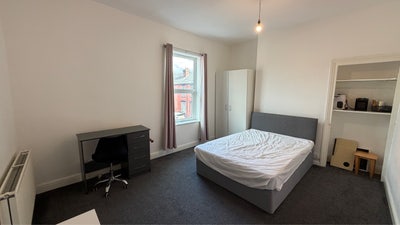 3-Bed House | Sep 20th | Big Rooms | City Centre Main Photo