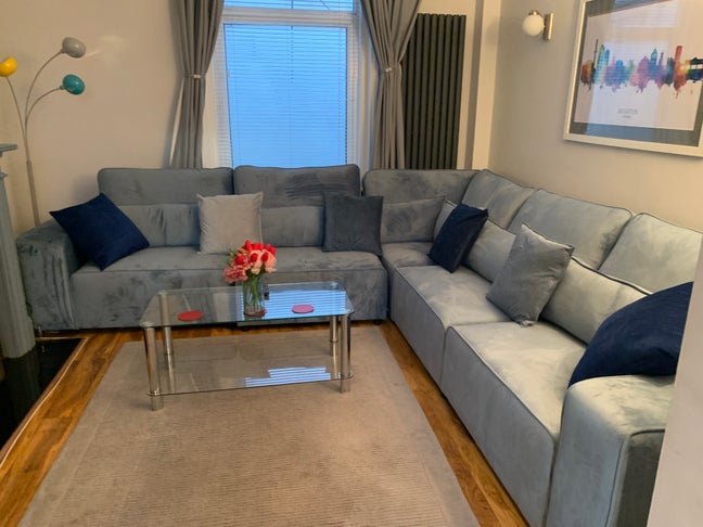 Beautiful furnished 4-bedroom Brighton townhouse – Main Photo