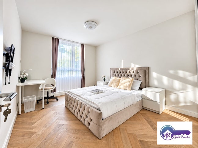 Large Double room in Central London NW1  Main Photo