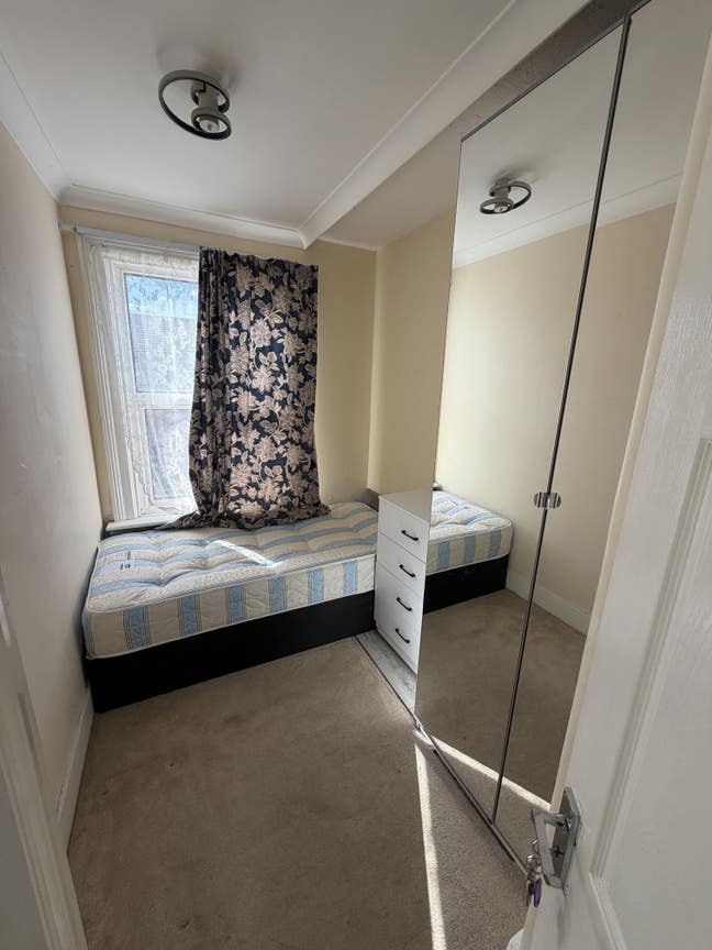Modern single room for single occupancy Main Photo