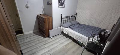 Spacious double room for single or double sharing Main Photo