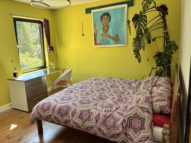 Two Furnished Rooms in a Warm, Creative Home Main Photo