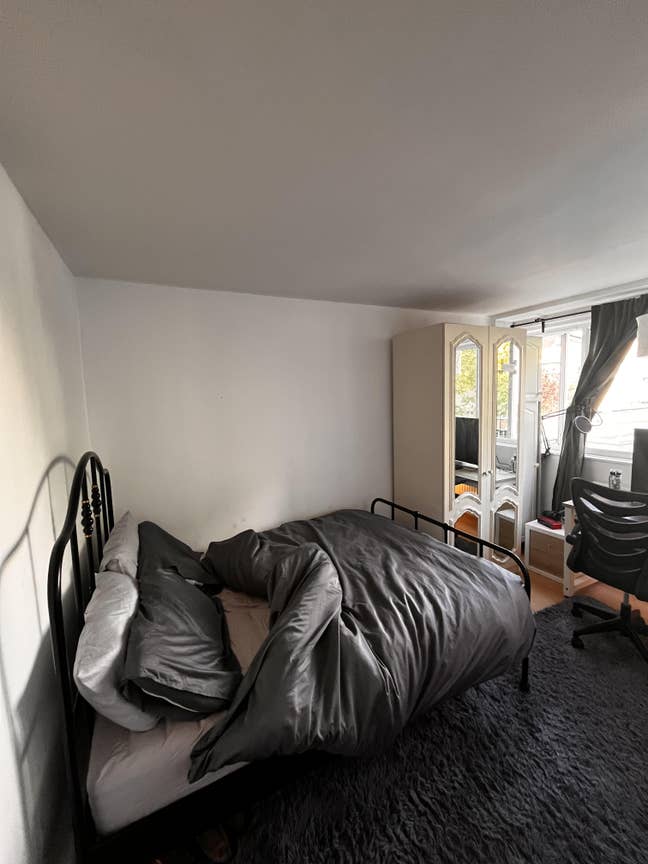 Room in a spacious 4 bedroom flat in Whitechapel Main Photo