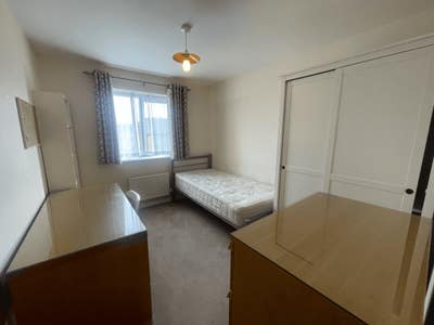 Large room in 4-bed Warwick student house – Canley Main Photo