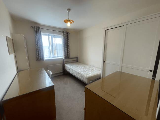 Large room in 4-bed Warwick student house – Canley Main Photo