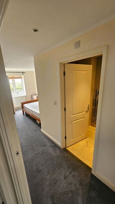 Room with En Suite to rent in flat share Main Photo