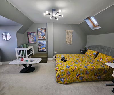 Private Ensuite Room-Free Parking-10mins Gatwick. Main Photo