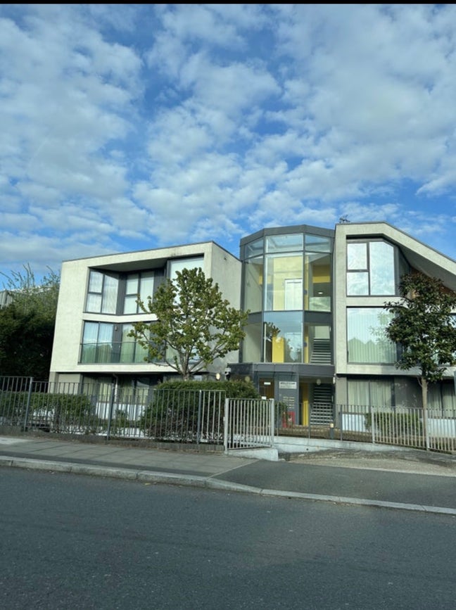 Modern large 1bed flat,with open plan livingroom  Main Photo