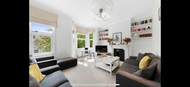 Female Double Room Close to Notting Hill Main Photo