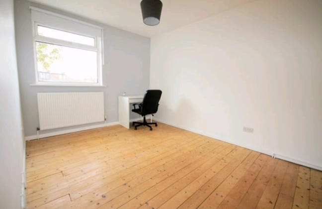 Looking for a third for a friendly sociable house Main Photo