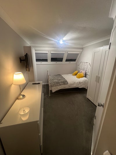 Refurbished Home Near Station & Hospital Main Photo