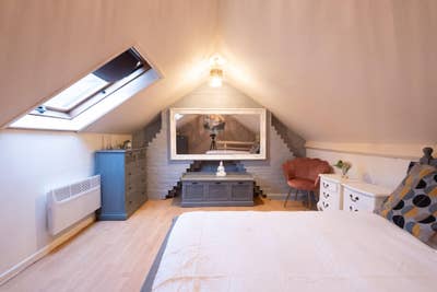 Central, spacious room close to station, hospital Main Photo