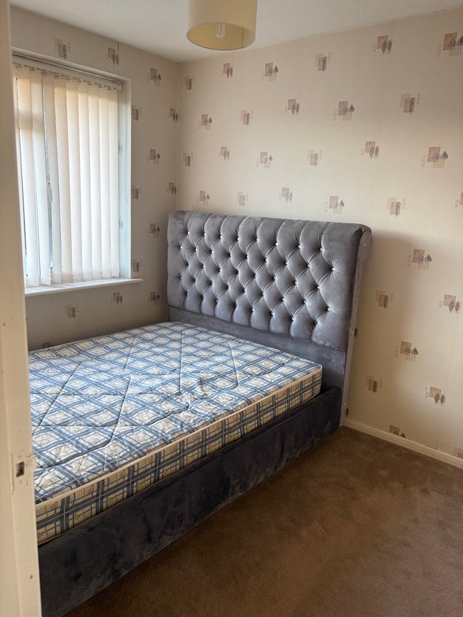 Double room in a decent house Main Photo