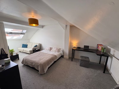 Double room in 4 bed house  Main Photo