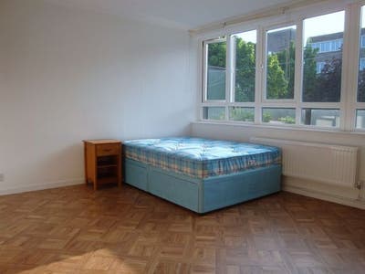 Huge Double Room Close to Station Main Photo