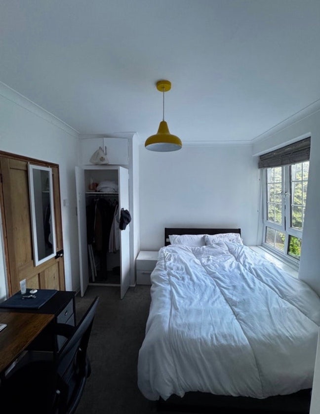 Sun-drenched and Spacious room in quiet nice area Main Photo