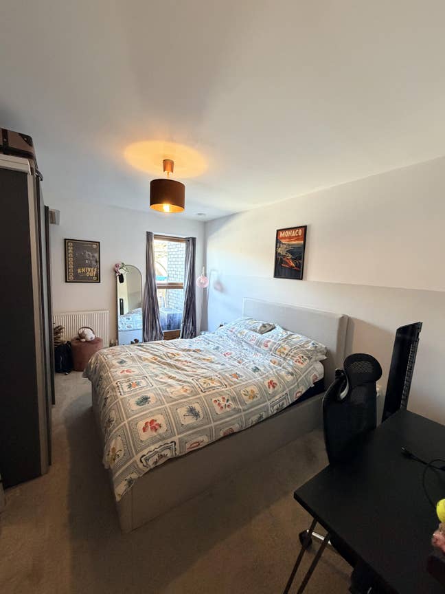 Bright & Modern Double Bedroom in Friendly 2-Bed F Main Photo
