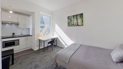 Double XLarge Bedsit next to Salford Royal🏥 Main Photo