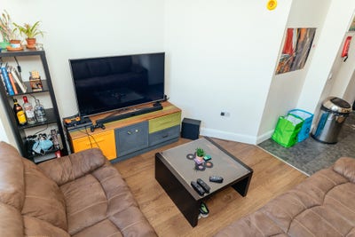 Lovely Roseburn Room coming available! Main Photo