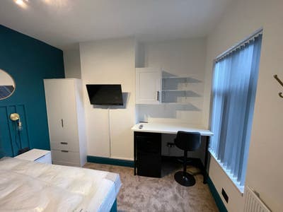 Stunning Spacious Ensuite Bills Inclusive Main Photo