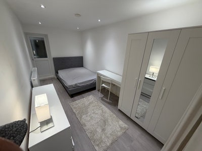 Beautiful Newly Renovated HMO Property  Main Photo