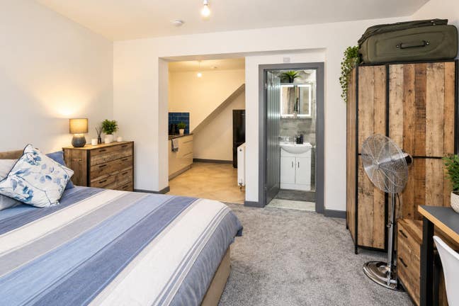 🌟 Modern Studio Ensuite Walsall -No Bills to Pay! Main Photo