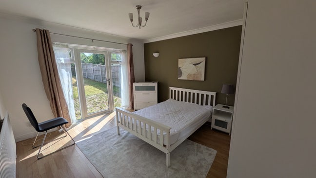 Large Double Room in NG8 Main Photo
