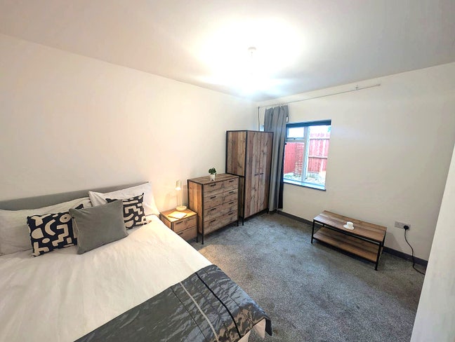 🌟 Modern Studio Ensuite Walsall -No Bills to Pay! Main Photo