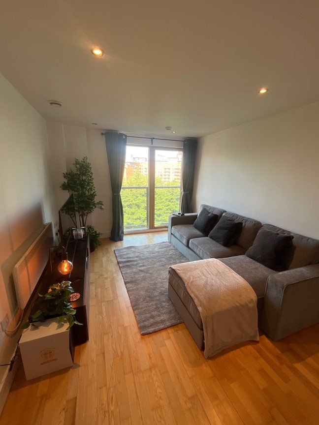 Double Room in Shared Flat- &pound;800  Including Bills Main Photo