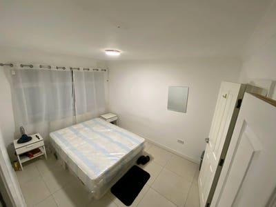 Spacious Room - &pound;900 Single / &pound;500 Each for 2 peop Main Photo