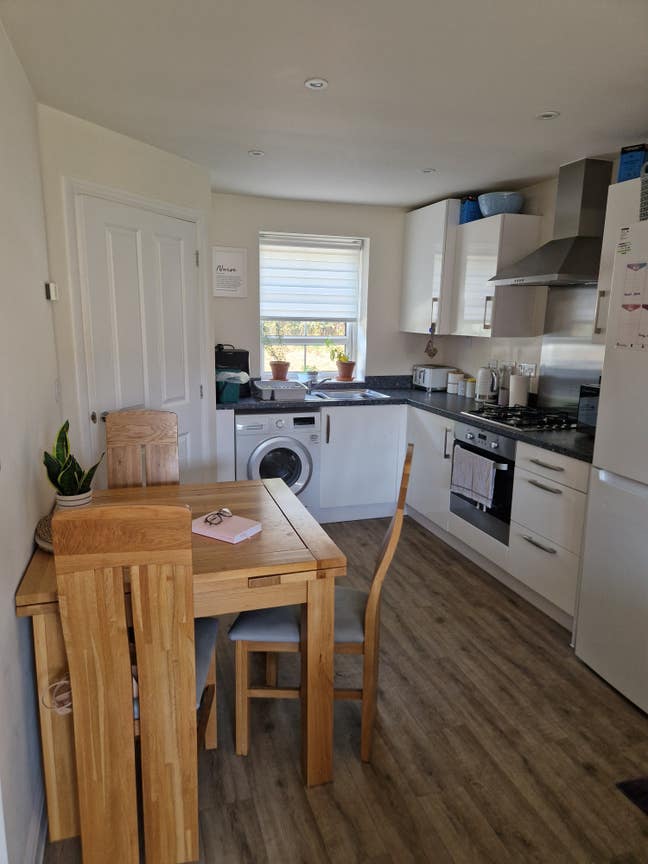 Double bedroom in two bed home Main Photo