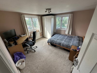 Double Room in Spacious 2 Bed Flat Main Photo